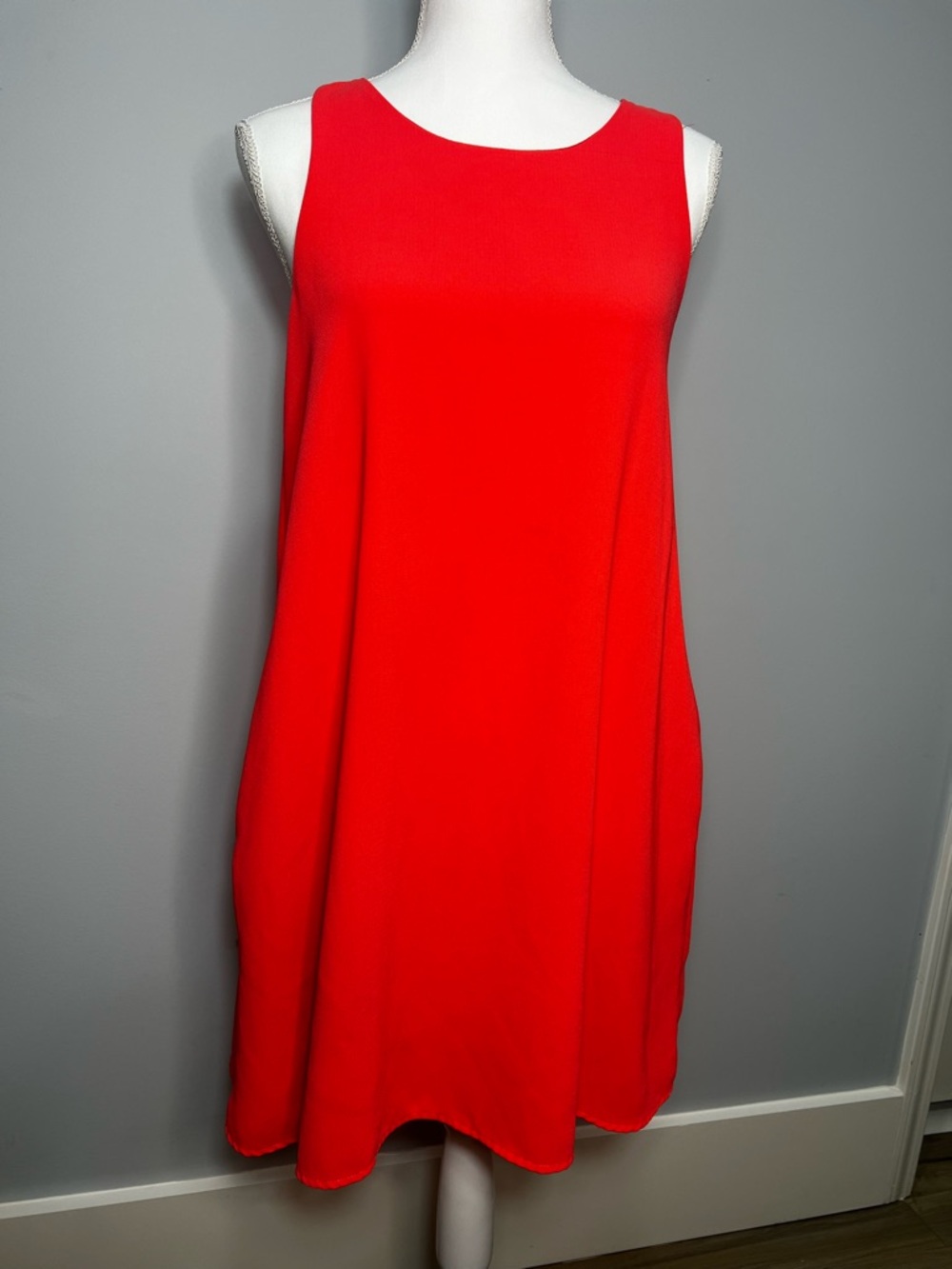 Everly Sleeveless Mini Shift Dress in Red